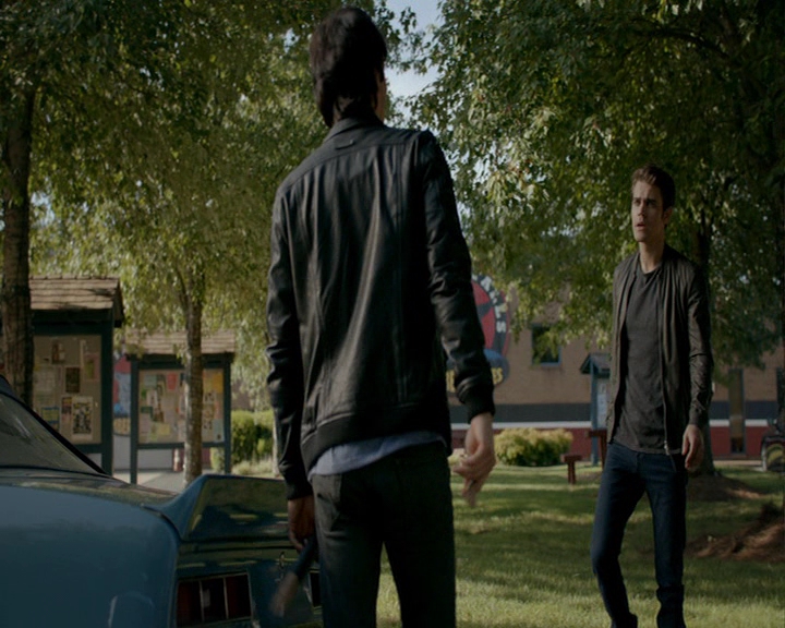 VampireDiaries-dot-nl_VampireDiaries-8x03YouDecidedThatIWasWorthSaving0863.jpg