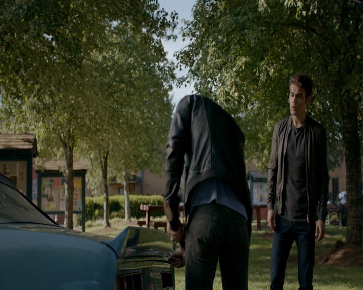 VampireDiaries-dot-nl_VampireDiaries-8x03YouDecidedThatIWasWorthSaving0872.jpg