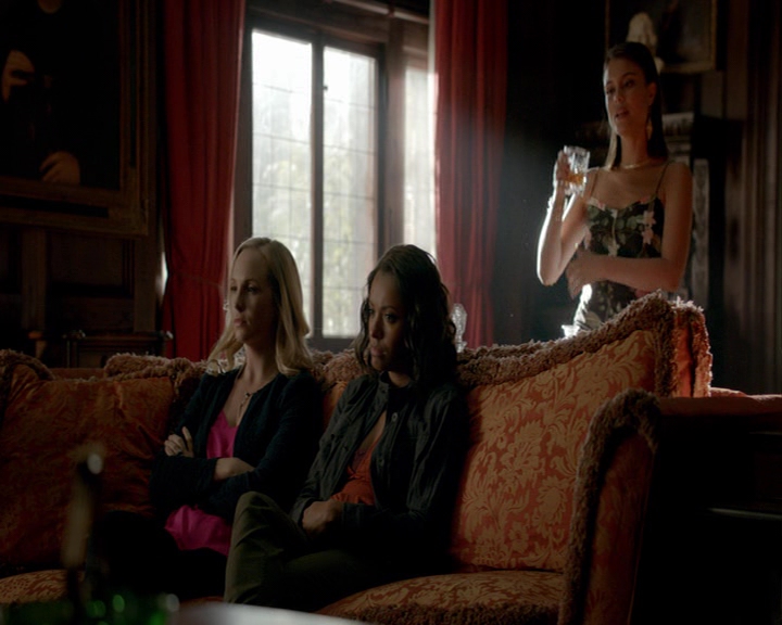 VampireDiaries-dot-nl_VampireDiaries-8x03YouDecidedThatIWasWorthSaving0888.jpg