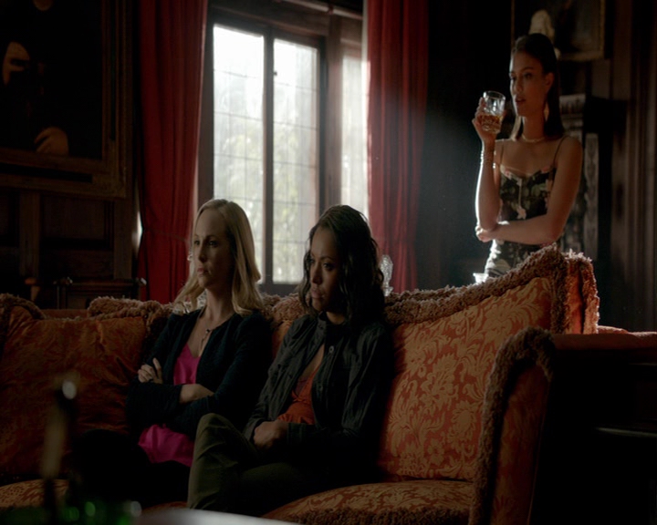 VampireDiaries-dot-nl_VampireDiaries-8x03YouDecidedThatIWasWorthSaving0889.jpg