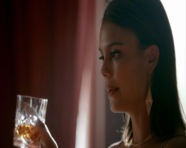 VampireDiaries-dot-nl_VampireDiaries-8x03YouDecidedThatIWasWorthSaving0893.jpg