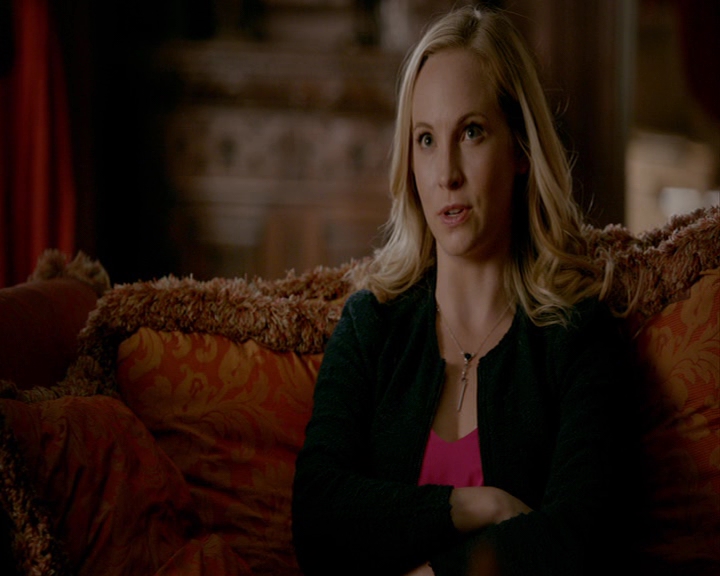 VampireDiaries-dot-nl_VampireDiaries-8x03YouDecidedThatIWasWorthSaving0905.jpg