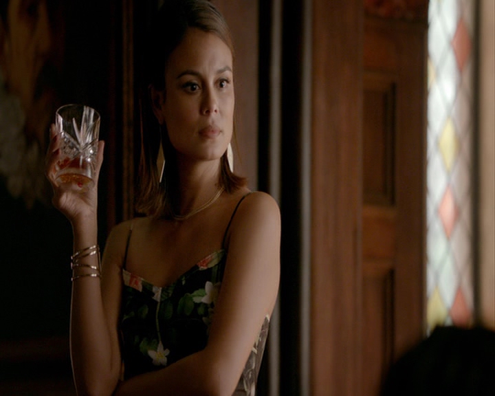 VampireDiaries-dot-nl_VampireDiaries-8x03YouDecidedThatIWasWorthSaving0909.jpg