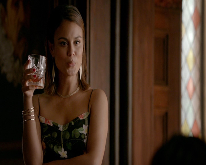 VampireDiaries-dot-nl_VampireDiaries-8x03YouDecidedThatIWasWorthSaving0911.jpg