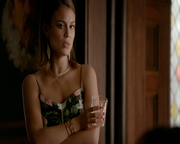 VampireDiaries-dot-nl_VampireDiaries-8x03YouDecidedThatIWasWorthSaving0919.jpg