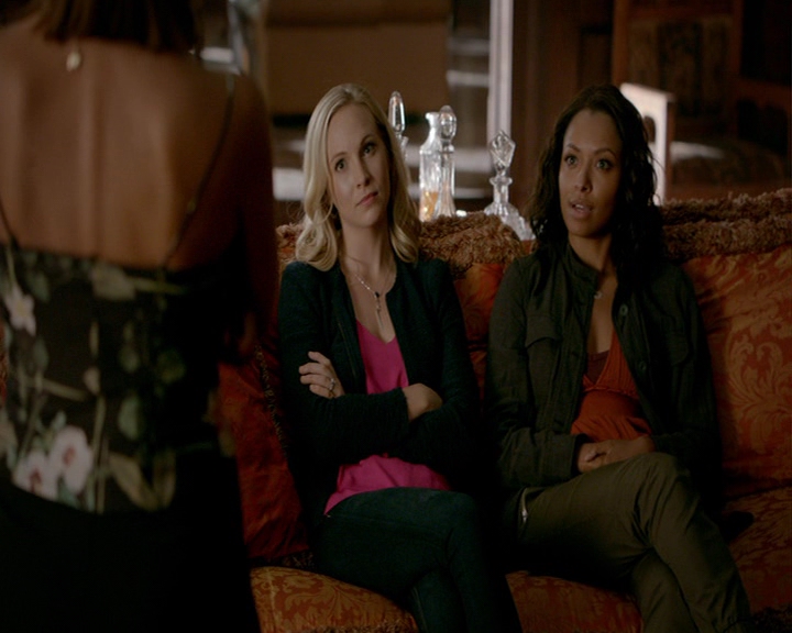 VampireDiaries-dot-nl_VampireDiaries-8x03YouDecidedThatIWasWorthSaving0980.jpg
