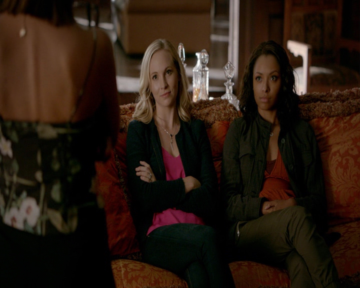 VampireDiaries-dot-nl_VampireDiaries-8x03YouDecidedThatIWasWorthSaving0983.jpg