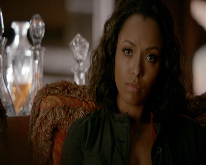 VampireDiaries-dot-nl_VampireDiaries-8x03YouDecidedThatIWasWorthSaving1014.jpg