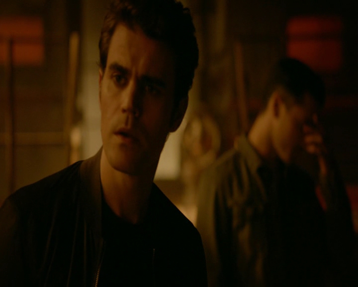 VampireDiaries-dot-nl_VampireDiaries-8x03YouDecidedThatIWasWorthSaving1151.jpg