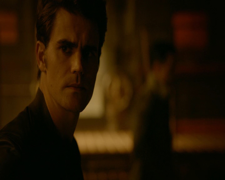 VampireDiaries-dot-nl_VampireDiaries-8x03YouDecidedThatIWasWorthSaving1228.jpg