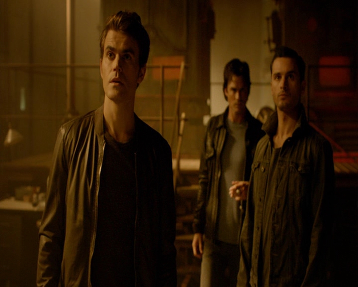 VampireDiaries-dot-nl_VampireDiaries-8x03YouDecidedThatIWasWorthSaving1252.jpg