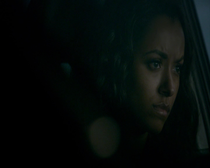 VampireDiaries-dot-nl_VampireDiaries-8x03YouDecidedThatIWasWorthSaving1286.jpg