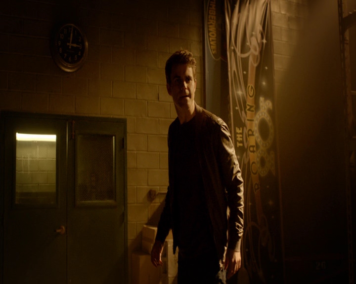 VampireDiaries-dot-nl_VampireDiaries-8x03YouDecidedThatIWasWorthSaving1353.jpg