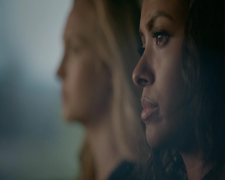 VampireDiaries-dot-nl_VampireDiaries-8x03YouDecidedThatIWasWorthSaving1404.jpg