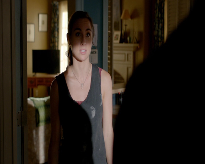 VampireDiaries-dot-nl_VampireDiaries-8x03YouDecidedThatIWasWorthSaving1423.jpg