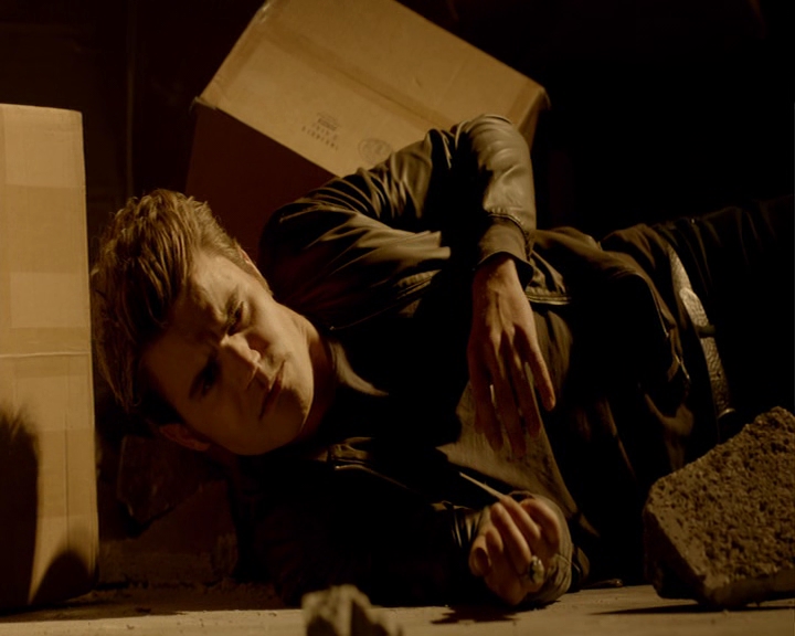 VampireDiaries-dot-nl_VampireDiaries-8x03YouDecidedThatIWasWorthSaving1462.jpg