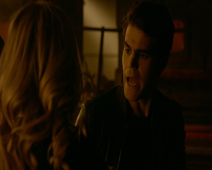 VampireDiaries-dot-nl_VampireDiaries-8x03YouDecidedThatIWasWorthSaving1477.jpg