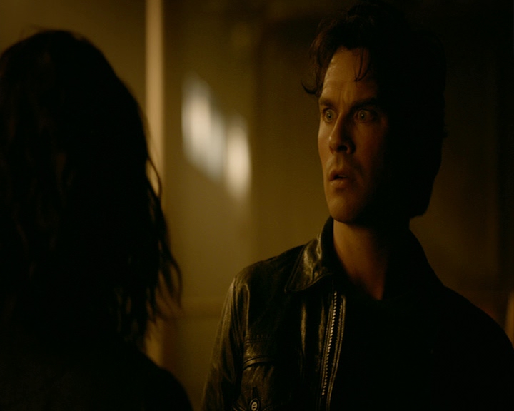 VampireDiaries-dot-nl_VampireDiaries-8x03YouDecidedThatIWasWorthSaving1575.jpg