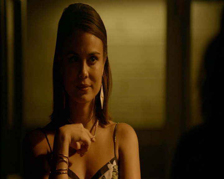 VampireDiaries-dot-nl_VampireDiaries-8x03YouDecidedThatIWasWorthSaving1593.jpg