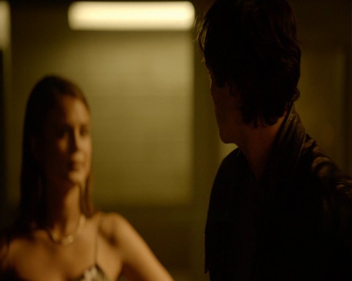 VampireDiaries-dot-nl_VampireDiaries-8x03YouDecidedThatIWasWorthSaving1601.jpg