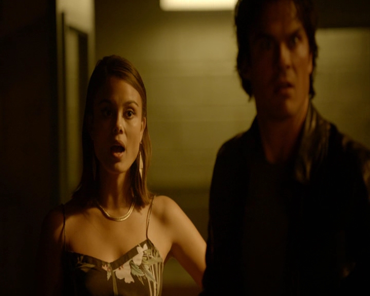 VampireDiaries-dot-nl_VampireDiaries-8x03YouDecidedThatIWasWorthSaving1609.jpg