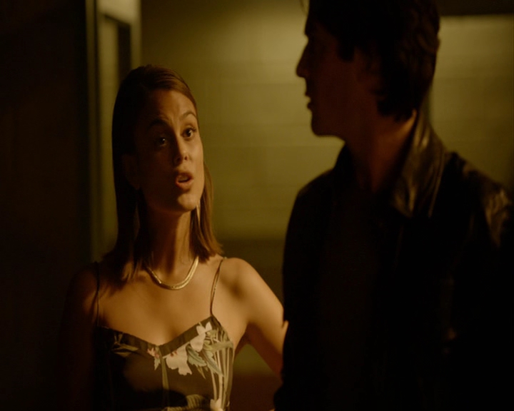 VampireDiaries-dot-nl_VampireDiaries-8x03YouDecidedThatIWasWorthSaving1614.jpg