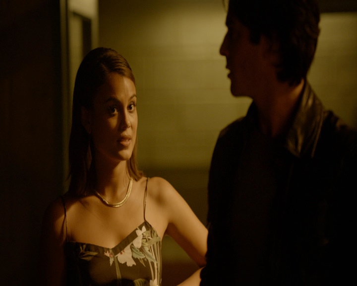 VampireDiaries-dot-nl_VampireDiaries-8x03YouDecidedThatIWasWorthSaving1615.jpg