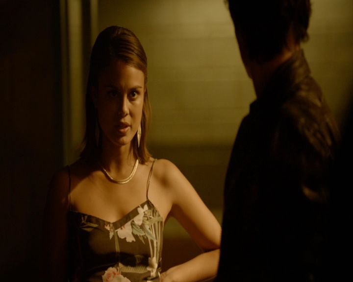 VampireDiaries-dot-nl_VampireDiaries-8x03YouDecidedThatIWasWorthSaving1617.jpg