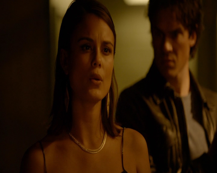 VampireDiaries-dot-nl_VampireDiaries-8x03YouDecidedThatIWasWorthSaving1622.jpg