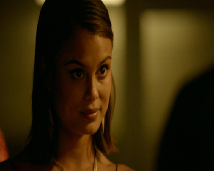 VampireDiaries-dot-nl_VampireDiaries-8x03YouDecidedThatIWasWorthSaving1626.jpg