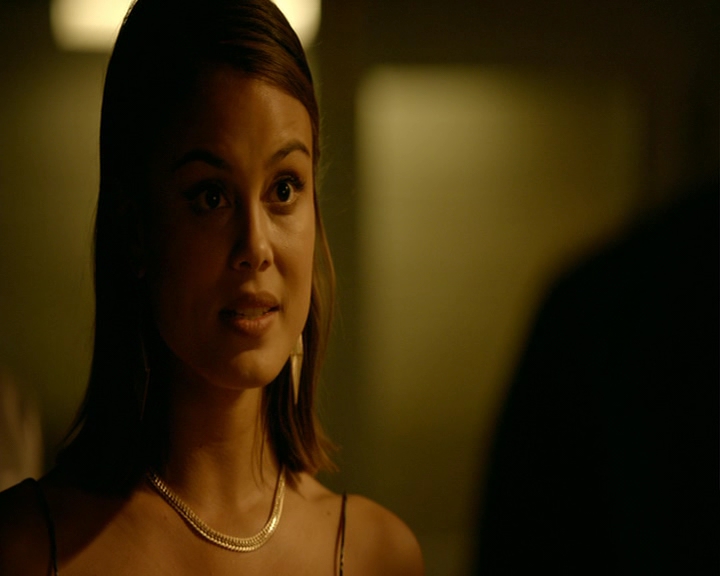 VampireDiaries-dot-nl_VampireDiaries-8x03YouDecidedThatIWasWorthSaving1638.jpg