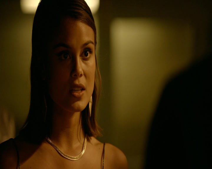 VampireDiaries-dot-nl_VampireDiaries-8x03YouDecidedThatIWasWorthSaving1639.jpg