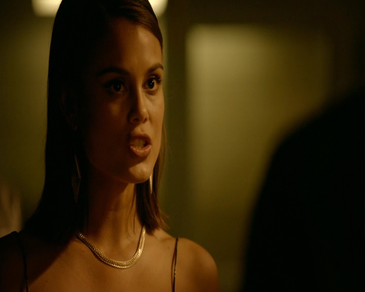 VampireDiaries-dot-nl_VampireDiaries-8x03YouDecidedThatIWasWorthSaving1643.jpg