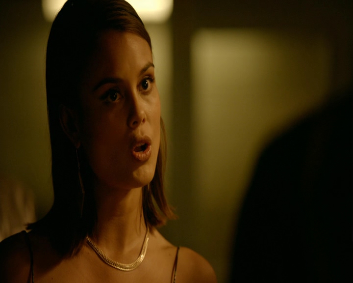 VampireDiaries-dot-nl_VampireDiaries-8x03YouDecidedThatIWasWorthSaving1647.jpg