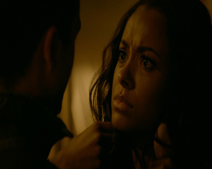 VampireDiaries-dot-nl_VampireDiaries-8x03YouDecidedThatIWasWorthSaving1690.jpg