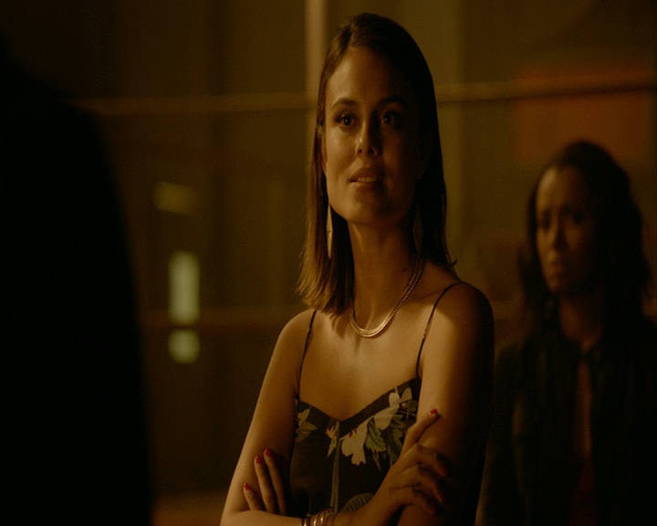 VampireDiaries-dot-nl_VampireDiaries-8x03YouDecidedThatIWasWorthSaving1734.jpg