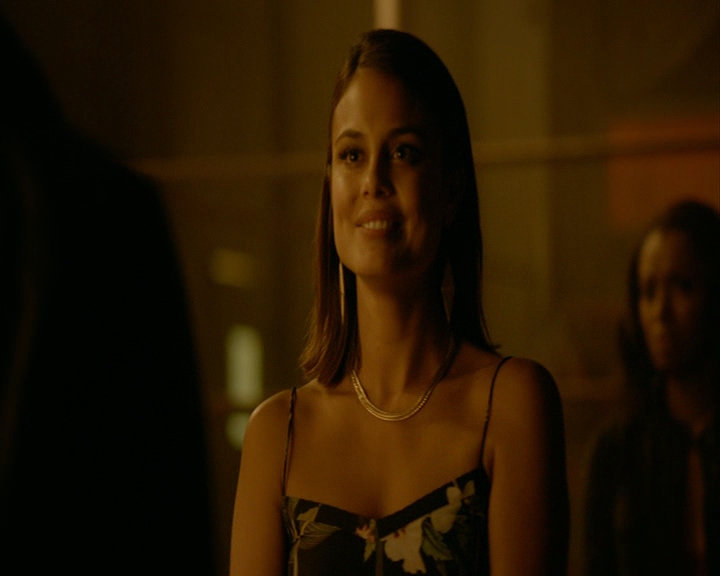 VampireDiaries-dot-nl_VampireDiaries-8x03YouDecidedThatIWasWorthSaving1740.jpg