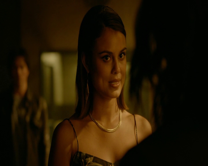 VampireDiaries-dot-nl_VampireDiaries-8x03YouDecidedThatIWasWorthSaving1767.jpg