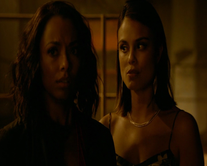 VampireDiaries-dot-nl_VampireDiaries-8x03YouDecidedThatIWasWorthSaving1776.jpg