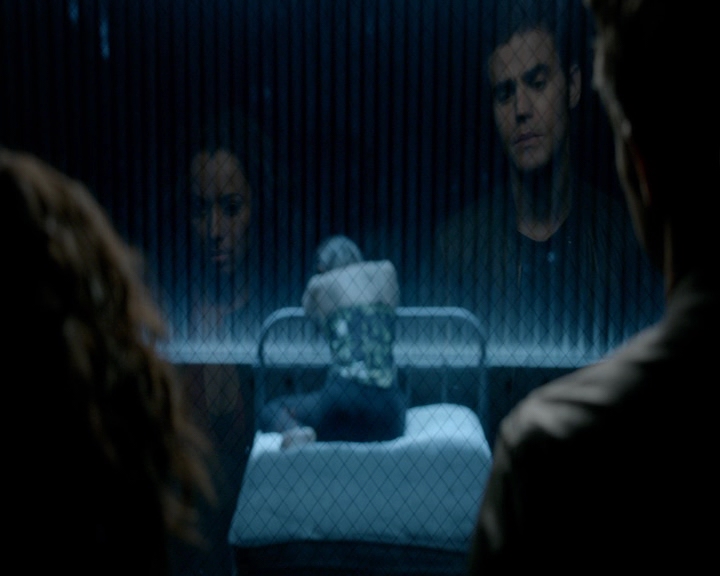 VampireDiaries-dot-nl_VampireDiaries-8x03YouDecidedThatIWasWorthSaving1875.jpg