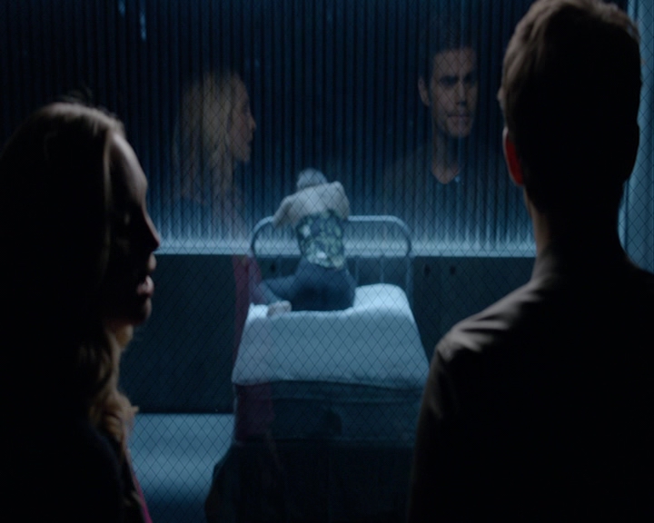 VampireDiaries-dot-nl_VampireDiaries-8x03YouDecidedThatIWasWorthSaving1924.jpg