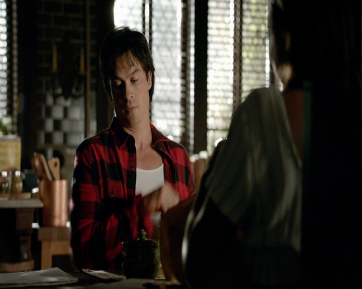 VampireDiaries-dot-nl_VampireDiaries-8x03YouDecidedThatIWasWorthSaving2100.jpg