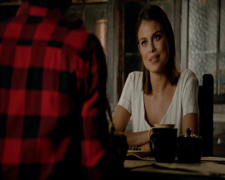 VampireDiaries-dot-nl_VampireDiaries-8x03YouDecidedThatIWasWorthSaving2105.jpg