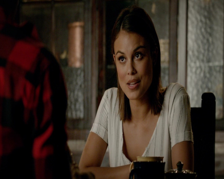 VampireDiaries-dot-nl_VampireDiaries-8x03YouDecidedThatIWasWorthSaving2111.jpg