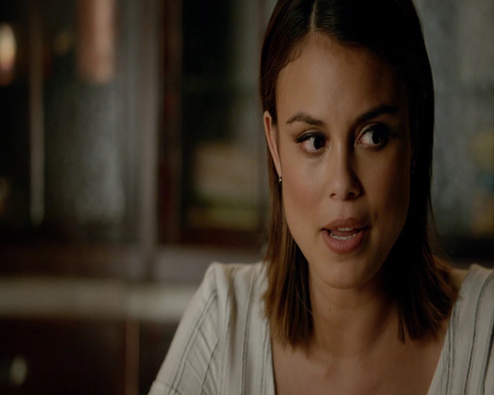 VampireDiaries-dot-nl_VampireDiaries-8x03YouDecidedThatIWasWorthSaving2124.jpg