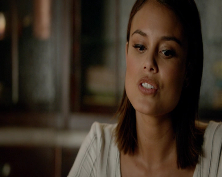 VampireDiaries-dot-nl_VampireDiaries-8x03YouDecidedThatIWasWorthSaving2129.jpg