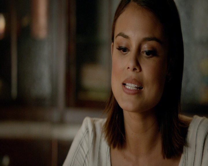 VampireDiaries-dot-nl_VampireDiaries-8x03YouDecidedThatIWasWorthSaving2130.jpg