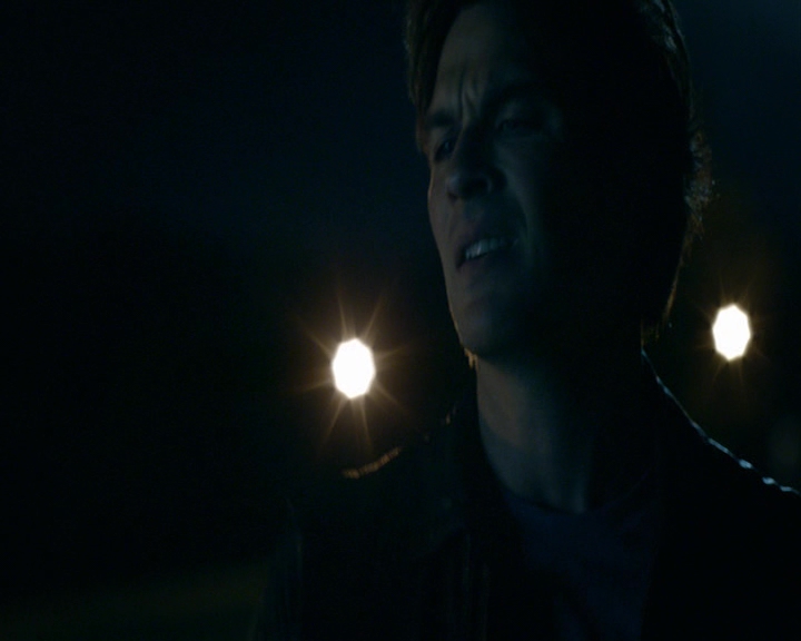 VampireDiaries-dot-nl_VampireDiaries-8x03YouDecidedThatIWasWorthSaving2165.jpg