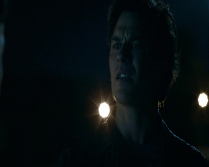 VampireDiaries-dot-nl_VampireDiaries-8x03YouDecidedThatIWasWorthSaving2166.jpg