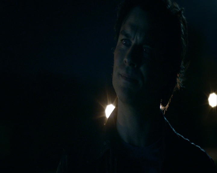 VampireDiaries-dot-nl_VampireDiaries-8x03YouDecidedThatIWasWorthSaving2167.jpg